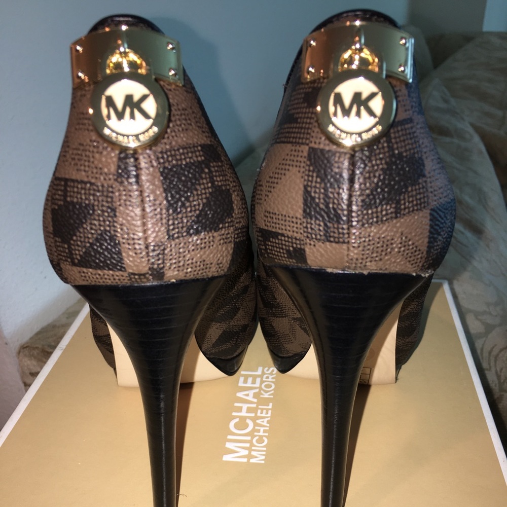 Size 8 Black/Brown Michael Kors Hamilton Pump